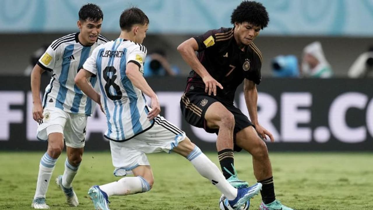 ത്രില്ലറില് ജര്മനിക്കൊപ്പമെത്തി! ഷൂട്ടൗട്ടില് അര്ജന്റീന വീണു; അണ്ടര് 17 ലോകകപ്പ് സെമിയില് പുറത്ത് ത്രില്ലറില് ജര്മനിക്കൊപ്പമെത്തി! ഷൂട്ടൗട്ടില് അര്ജന്റീന വീണു; അണ്ടര് 17 ലോകകപ്പ് സെമിയില് പുറത്ത്