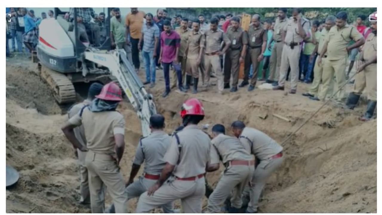 കുടുംബരോഗ്യ കേന്ദ്രത്തിന്റെ നിർമാണത്തിനിടെ മണ്ണിടിഞ്ഞ് വീണു; ഇതര സംസ്ഥാന തൊഴിലാളിക്ക് ദാരുണാന്ത്യം കുടുംബരോഗ്യ കേന്ദ്രത്തിന്റെ നിർമാണത്തിനിടെ മണ്ണിടിഞ്ഞ് വീണു; ഇതര സംസ്ഥാന തൊഴിലാളിക്ക് ദാരുണാന്ത്യം