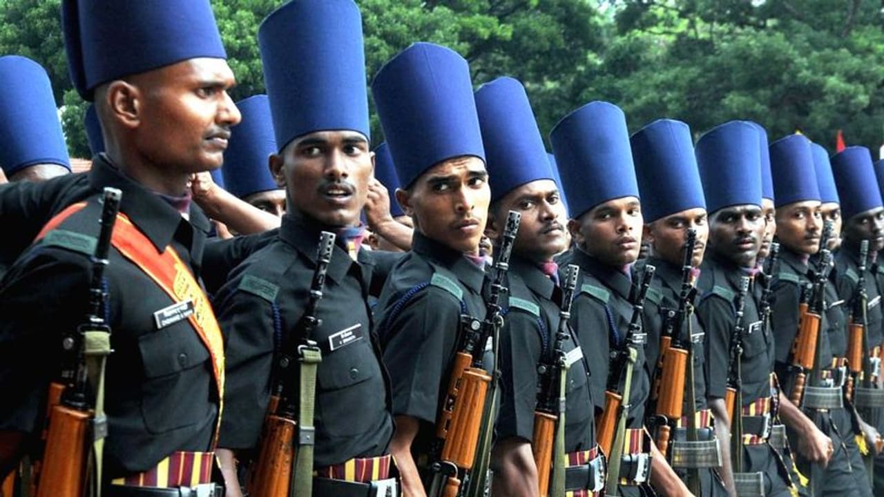 மெட்ராஸ் சேப்பர்ஸ் யாரு? சுரங்க மீட்புப் பணியில் களமிறங்கிய படையின் பின்னணி தெரியுமா? மெட்ராஸ் சேப்பர்ஸ் யாரு? சுரங்க மீட்புப் பணியில் களமிறங்கிய படையின் பின்னணி தெரியுமா?