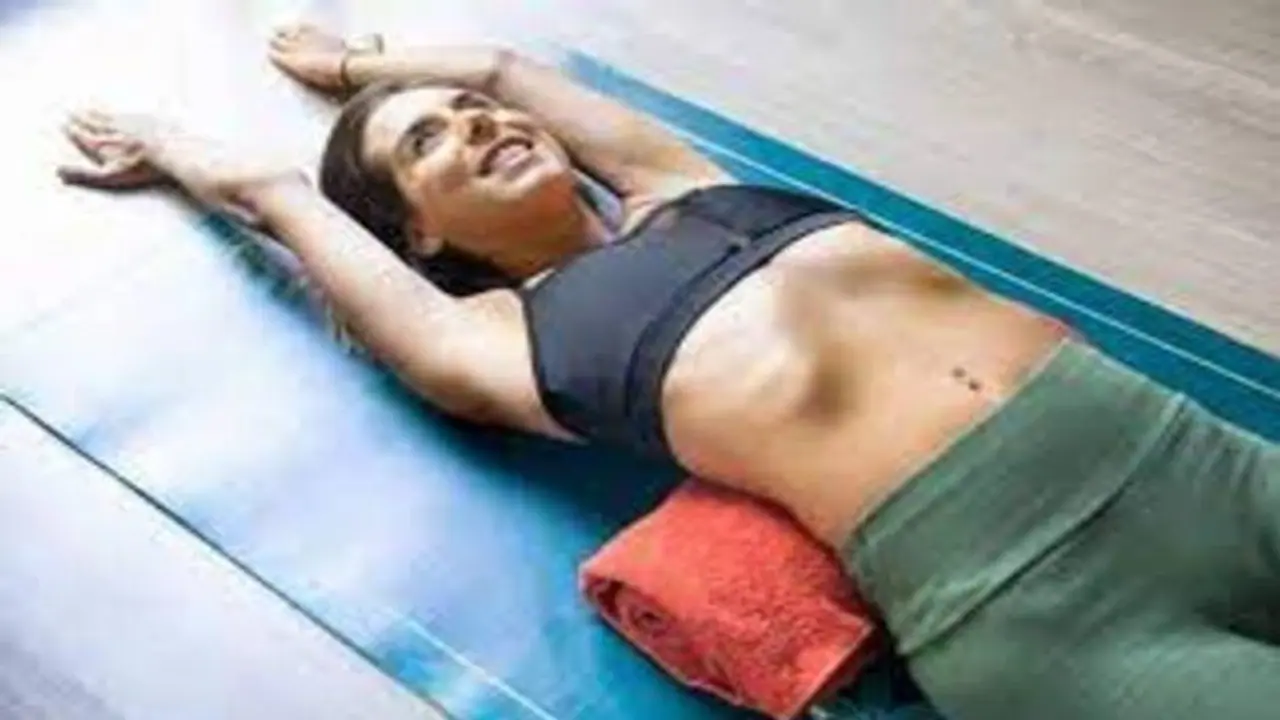 இது என்ன ஜப்பானிய டவல் உடற்பயிற்சி..? உடல் எடையை குறைக்க இத ட்ரை பண்ணுங்க..!