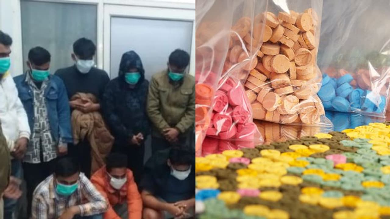 'സ്നാപ്ചാറ്റ്, ടെലഗ്രാം, വാട്ട്സ്ആപ്പ്, ചെറിയ പൊതികൾ'; വിദ്യാർത്ഥികൾക്ക് മയക്കുമരുന്നെത്തിച്ചത് ഇങ്ങനെ ! 'സ്നാപ്ചാറ്റ്, ടെലഗ്രാം, വാട്ട്സ്ആപ്പ്, ചെറിയ പൊതികൾ'; വിദ്യാർത്ഥികൾക്ക് മയക്കുമരുന്നെത്തിച്ചത് ഇങ്ങനെ !