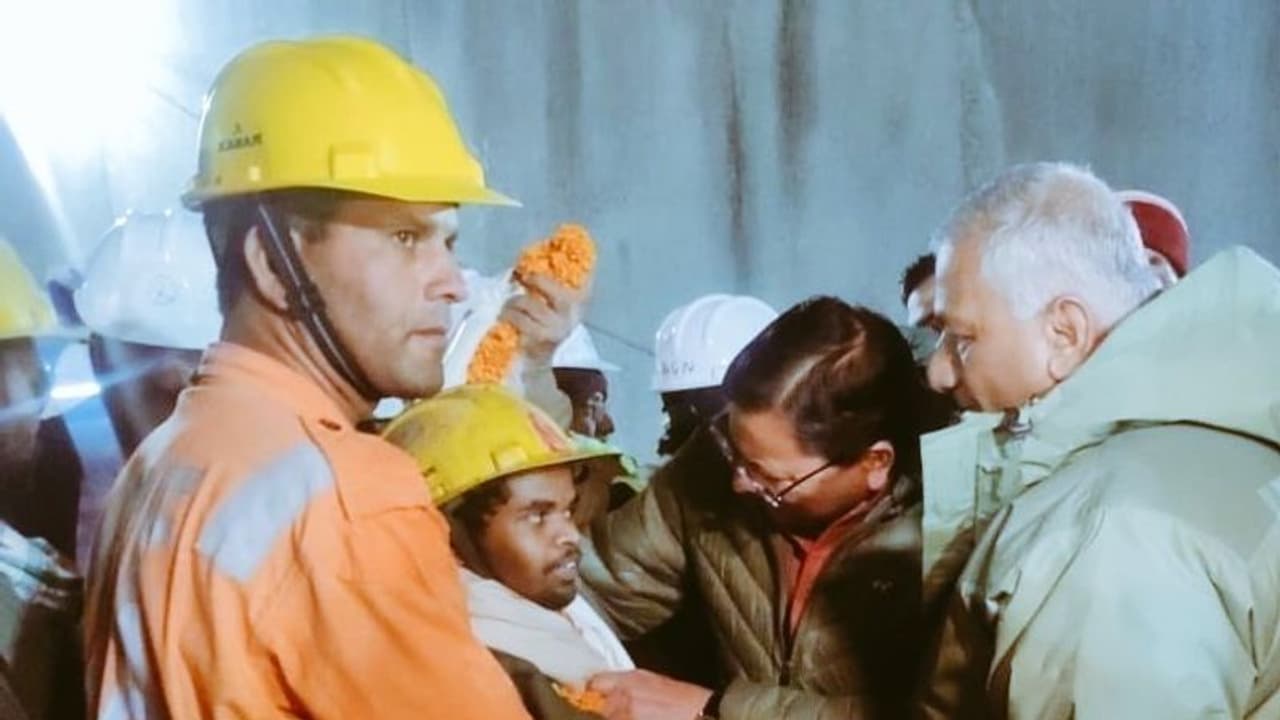 Tunnel Rescue: சில்க்யாரா சுரங்கத்தில் இருந்து 41 தொழிலாளர்களும் பத்திரமாக மீட்பு! 17 நாள் போராட்டம் வெற்றி! Tunnel Rescue: சில்க்யாரா சுரங்கத்தில் இருந்து 41 தொழிலாளர்களும் பத்திரமாக மீட்பு! 17 நாள் போராட்டம் வெற்றி!