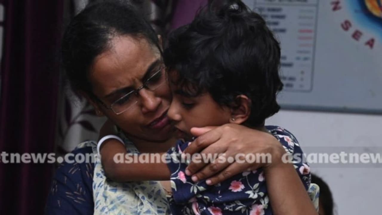 തട്ടിക്കൊണ്ടുപോകലിന്റെ ആഘാതത്തിൽ നിന്ന് മുക്തയാകാതെ അബിഗേൽ, ആരോഗ്യനില തൃപ്തികരം; ഇന്ന് ആശുപത്രി വിട്ടേക്കും തട്ടിക്കൊണ്ടുപോകലിന്റെ ആഘാതത്തിൽ നിന്ന് മുക്തയാകാതെ അബിഗേൽ, ആരോഗ്യനില തൃപ്തികരം; ഇന്ന് ആശുപത്രി വിട്ടേക്കും