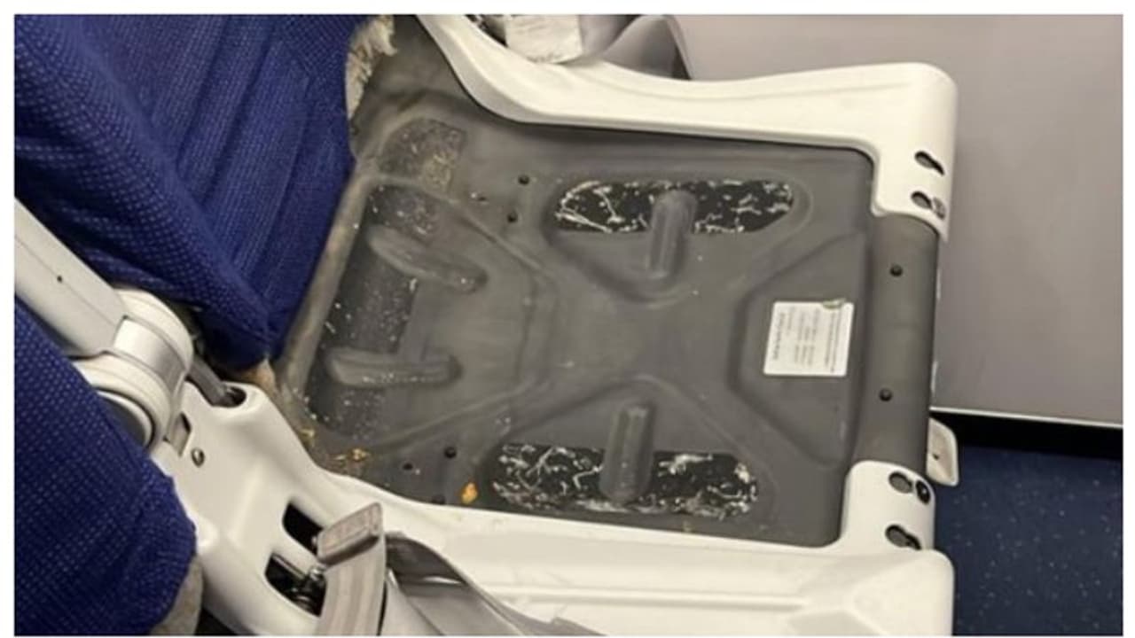 വിമാനയാത്രയില്‍ കിട്ടിയത് 'കുഷ്യനില്ലാത്ത സീറ്റ്'; ഇന്‍ഡിഗോ വലിയ ലാഭം ഉണ്ടാക്കുമെന്ന് കുറിപ്പ് ! 