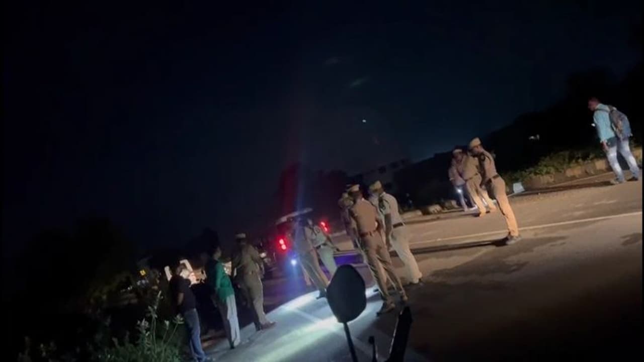 கட்டிட தொழிலாளி தலையில் கல்லை போட்டு கொடூர கொலை; திருச்சியில் போதை ஆசாமிகள் வெறிச்செயல் கட்டிட தொழிலாளி தலையில் கல்லை போட்டு கொடூர கொலை; திருச்சியில் போதை ஆசாமிகள் வெறிச்செயல்