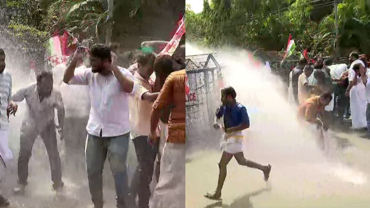 കെഎസ്യു പ്രവർത്തകന്റെ കഴുത്ത് ഞെരിച്ച സംഭവം; യൂത്ത് കോണ്ഗ്രസ് മാര്ച്ചിൽ സംഘർഷം, പൊലീസിനുനേരെ കല്ലേറ് കെഎസ്യു പ്രവർത്തകന്റെ കഴുത്ത് ഞെരിച്ച സംഭവം; യൂത്ത് കോണ്ഗ്രസ് മാര്ച്ചിൽ സംഘർഷം, പൊലീസിനുനേരെ കല്ലേറ്