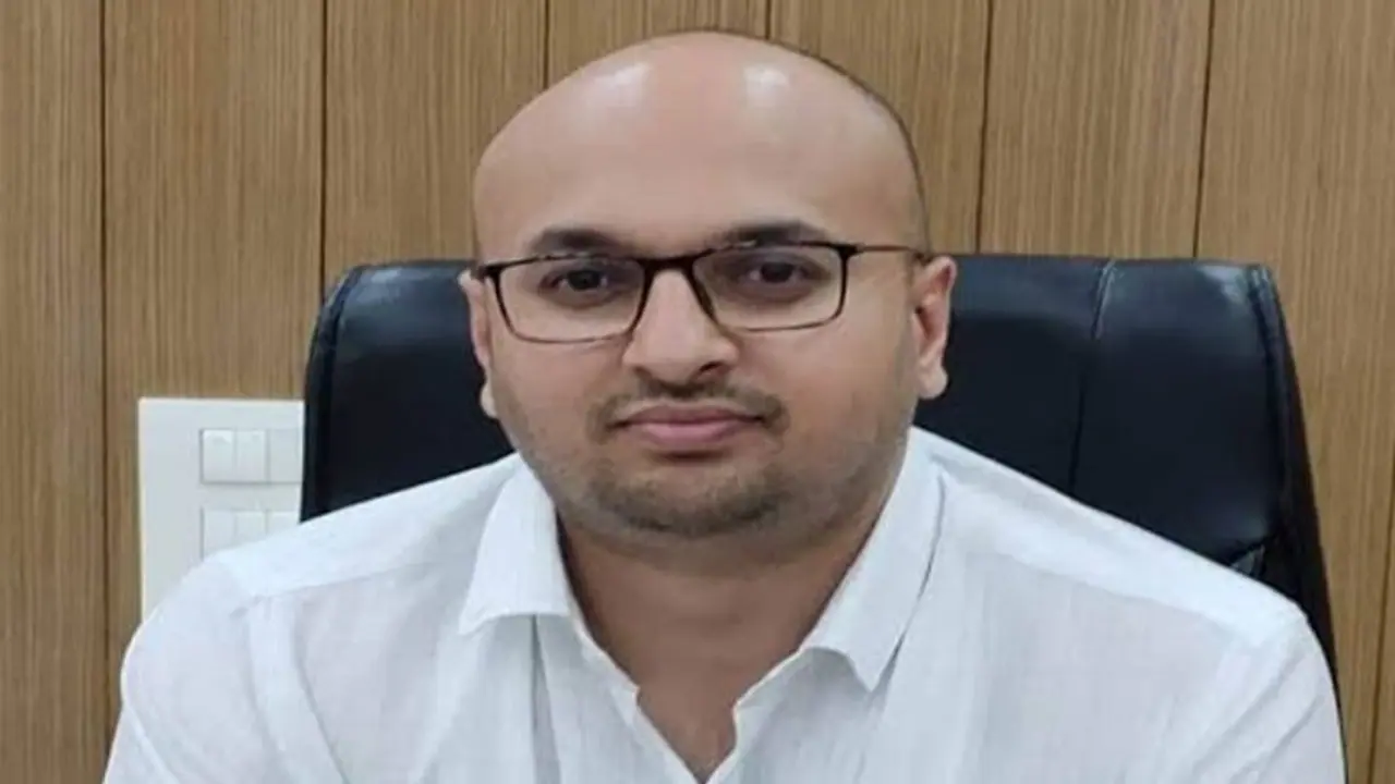 ಧಾರವಾಡ: ಬೆಳೆಗೆ ವಿಮೆ ಯೋಜನೆ, ಅರ್ಹ ರೈತರಿಗೆ ಮಧ್ಯಂತರ ವಿಮೆ ಪರಿಹಾರ, ಡಿಸಿ ಗುರುದತ್ತ ಹೆಗಡೆ ಧಾರವಾಡ: ಬೆಳೆಗೆ ವಿಮೆ ಯೋಜನೆ, ಅರ್ಹ ರೈತರಿಗೆ ಮಧ್ಯಂತರ ವಿಮೆ ಪರಿಹಾರ, ಡಿಸಿ ಗುರುದತ್ತ ಹೆಗಡೆ