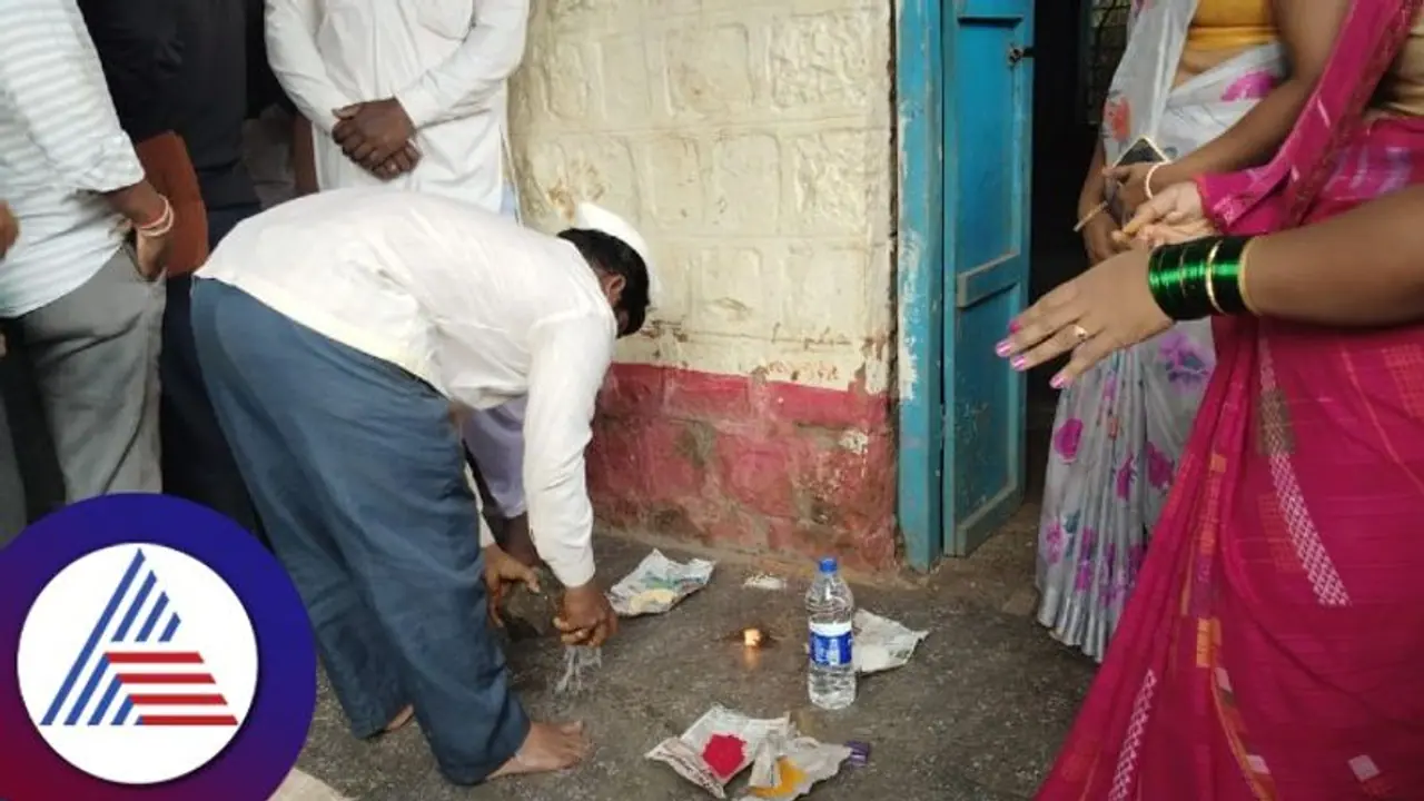 ಗಡಿಭಾಗದಲ್ಲಿ ಕನ್ನಡ ಶಾಲೆ ನಿರ್ಮಾಣಕ್ಕೆ ಮರಾಠಿಗರ ಅಡ್ಡಿ! ಗಡಿಭಾಗದಲ್ಲಿ ಕನ್ನಡ ಶಾಲೆ ನಿರ್ಮಾಣಕ್ಕೆ ಮರಾಠಿಗರ ಅಡ್ಡಿ!