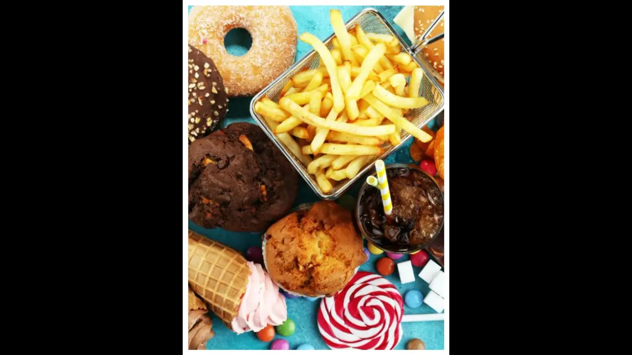 தூங்குவதற்கு முன்பு ஒருபோதும் இந்த உணவுகளை சாப்பிடாதீங்க.. பல பிரச்சனைகள் ஏற்படலாம்..