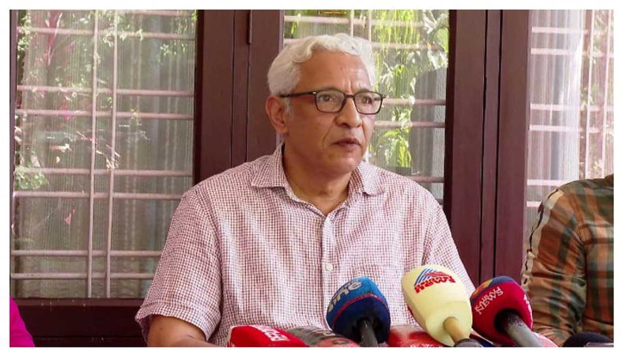 'വിസി പുനര്നിയമനം റദ്ദാക്കിയ വിധി അംഗീകരിക്കുന്നു, നാളെ ദില്ലിയിലെ ജോലിയിൽ പ്രവേശിക്കും': ഗോപിനാഥ് രവീന്ദ്രൻ 'വിസി പുനര്നിയമനം റദ്ദാക്കിയ വിധി അംഗീകരിക്കുന്നു, നാളെ ദില്ലിയിലെ ജോലിയിൽ പ്രവേശിക്കും': ഗോപിനാഥ് രവീന്ദ്രൻ