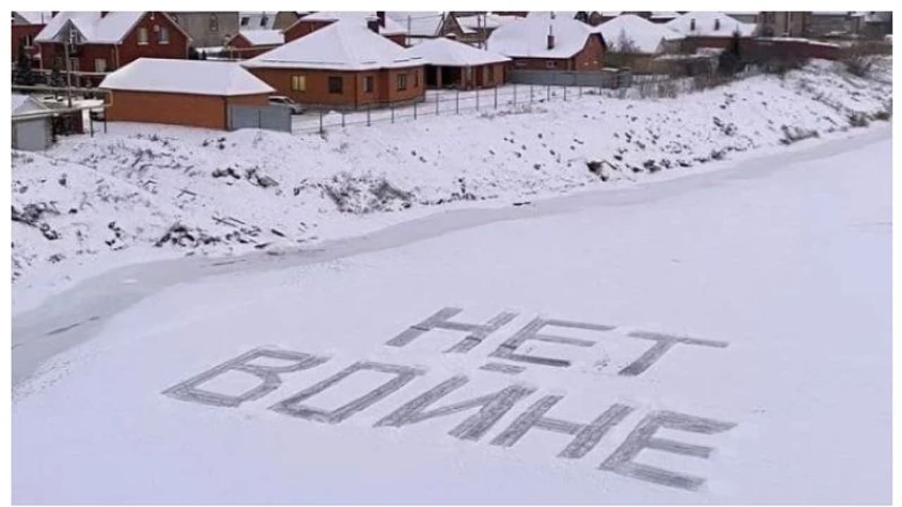 രാജ്യത്ത് വിലക്കപ്പെട്ട മുദ്രാവാക്യമെഴുതി; യുവാവിനെ പത്ത് ദിവസത്തെ തടവ് വിധിച്ച് കോടതി !