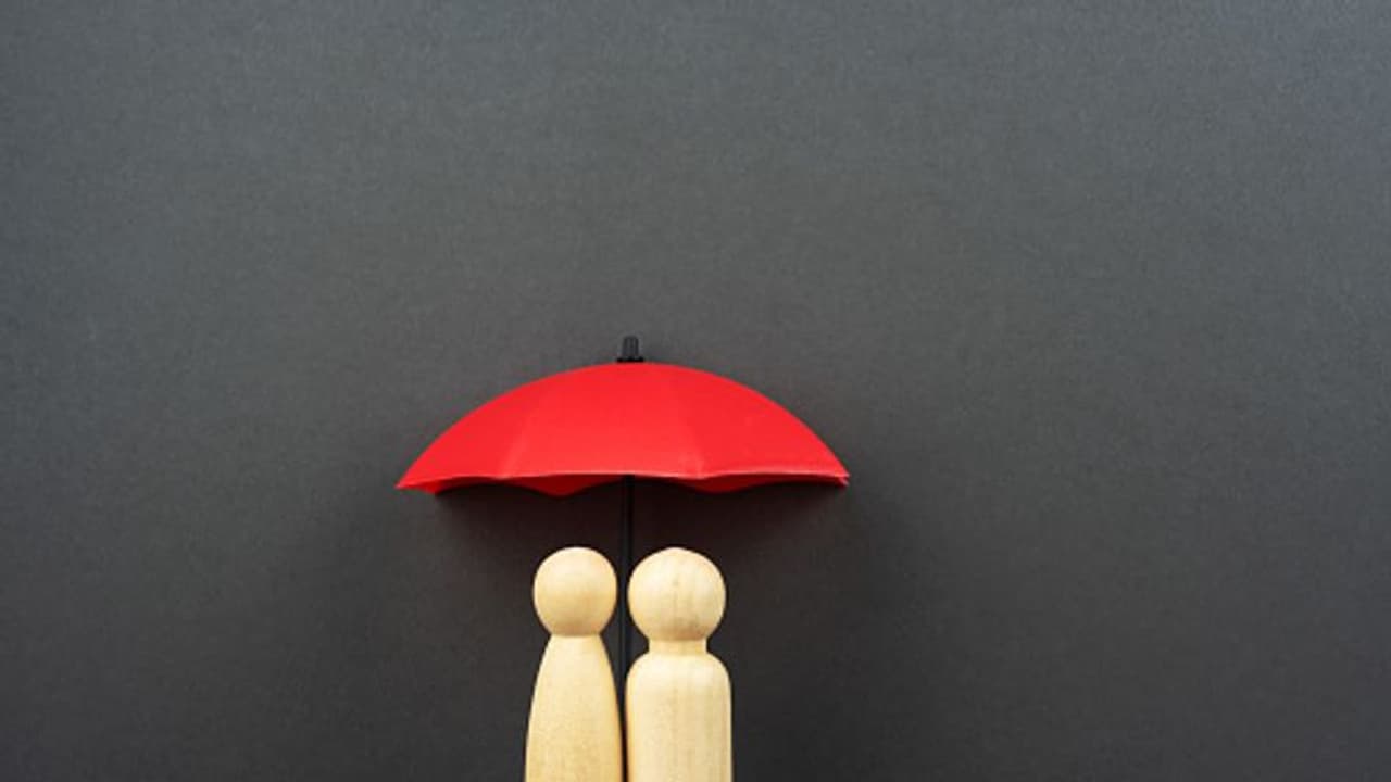 'ലവ് ഇൻഷുറൻസ്' പോളിസി തുക നൽകാൻ വിസമ്മതിച്ച ഇൻഷുറൻസ് കമ്പനിക്കെതിരെ കേസ് കൊടുത്ത് യുവാവ് !