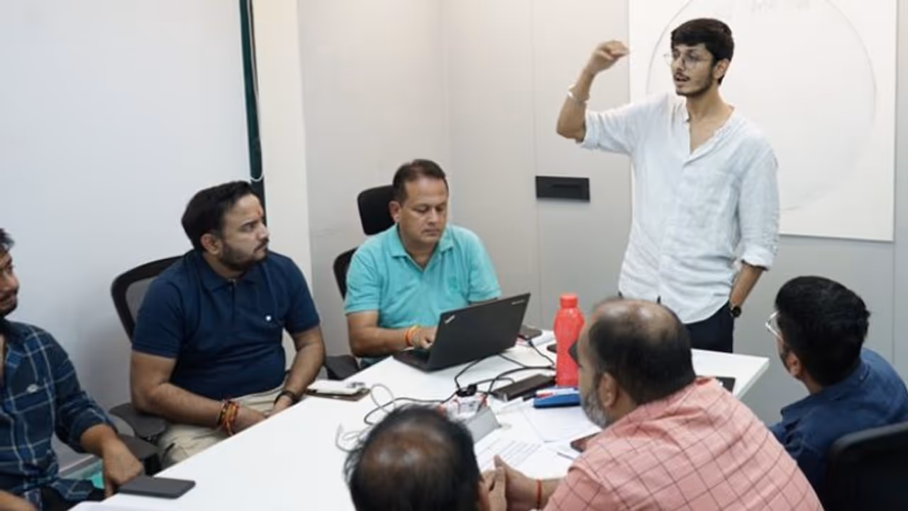 'ചിൽ ബ്രോ ചിൽ, അതിർത്തിയിലാണോ ചായ വിൽപ്പന?' ചായയിലൂടെ സമ്പാദിച്ചത് കോടികൾ, പക്ഷെ ഈ പോസ്റ്റിന് ട്രോളോടുട്രോൾ