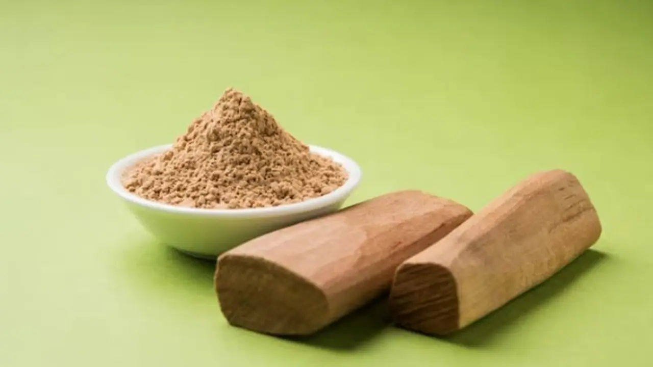 Know importance of applying chandan or 'tilak' on forehead Know importance of applying chandan or 'tilak' on forehead