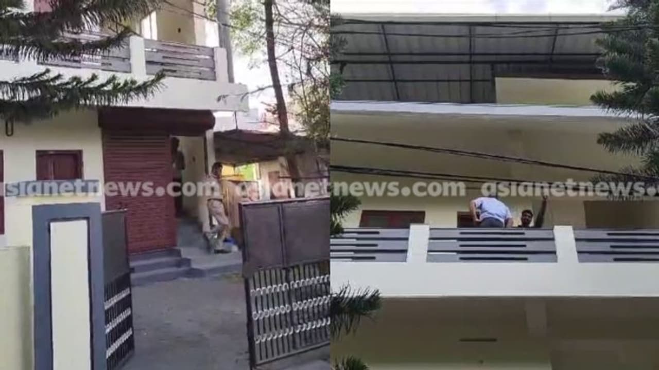കൊല്ലത്തെ തട്ടിക്കൊണ്ടുപോകൽ കേസ്: കുട്ടിയുടെ അച്ഛൻ താമസിച്ച ഫ്ലാറ്റിൽ പൊലീസ് പരിശോധന കൊല്ലത്തെ തട്ടിക്കൊണ്ടുപോകൽ കേസ്: കുട്ടിയുടെ അച്ഛൻ താമസിച്ച ഫ്ലാറ്റിൽ പൊലീസ് പരിശോധന