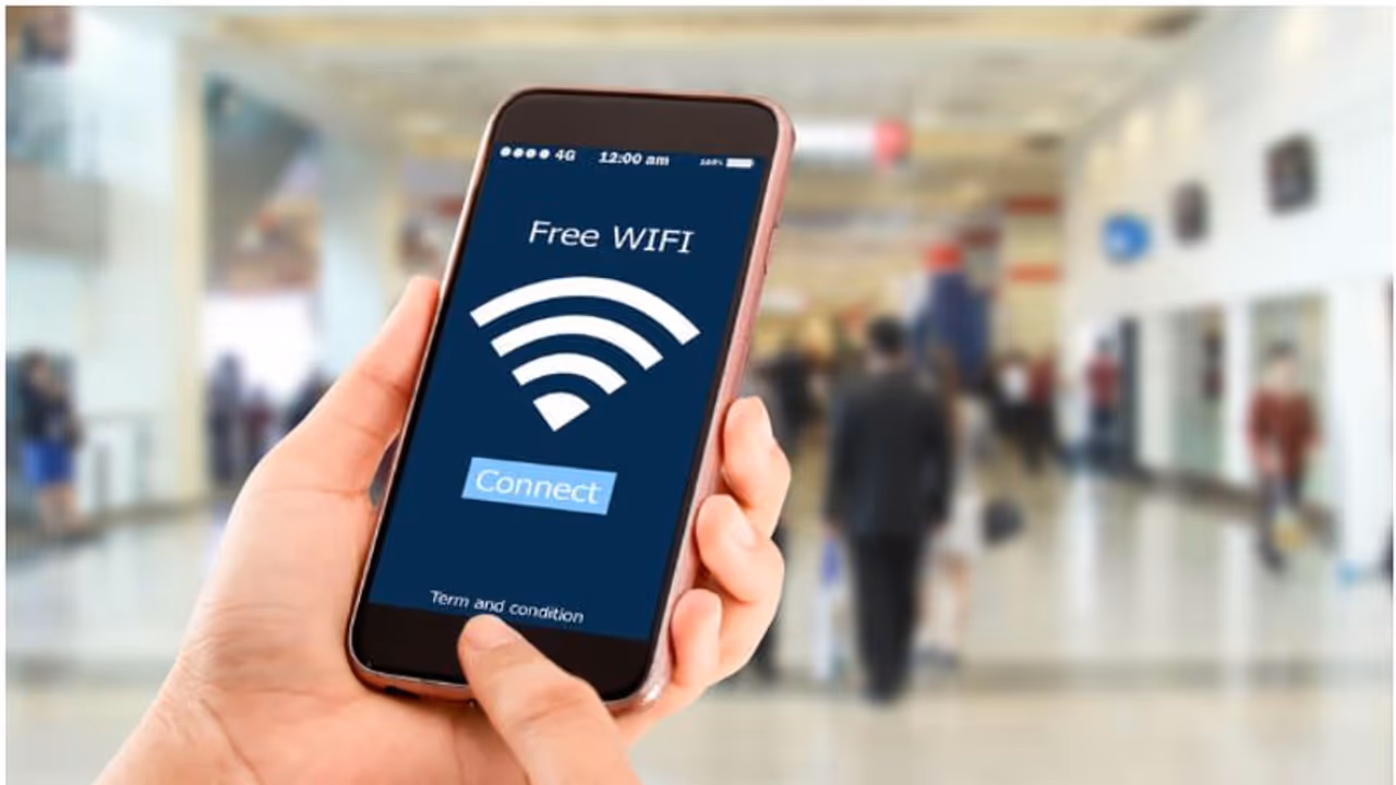 ഫ്രീ വൈഫൈ ഉപയോഗിക്കുന്നവരാണോ? 'സുരക്ഷിതല്ല', മുന്നറിയിപ്പ് ഫ്രീ വൈഫൈ ഉപയോഗിക്കുന്നവരാണോ? 'സുരക്ഷിതല്ല', മുന്നറിയിപ്പ്