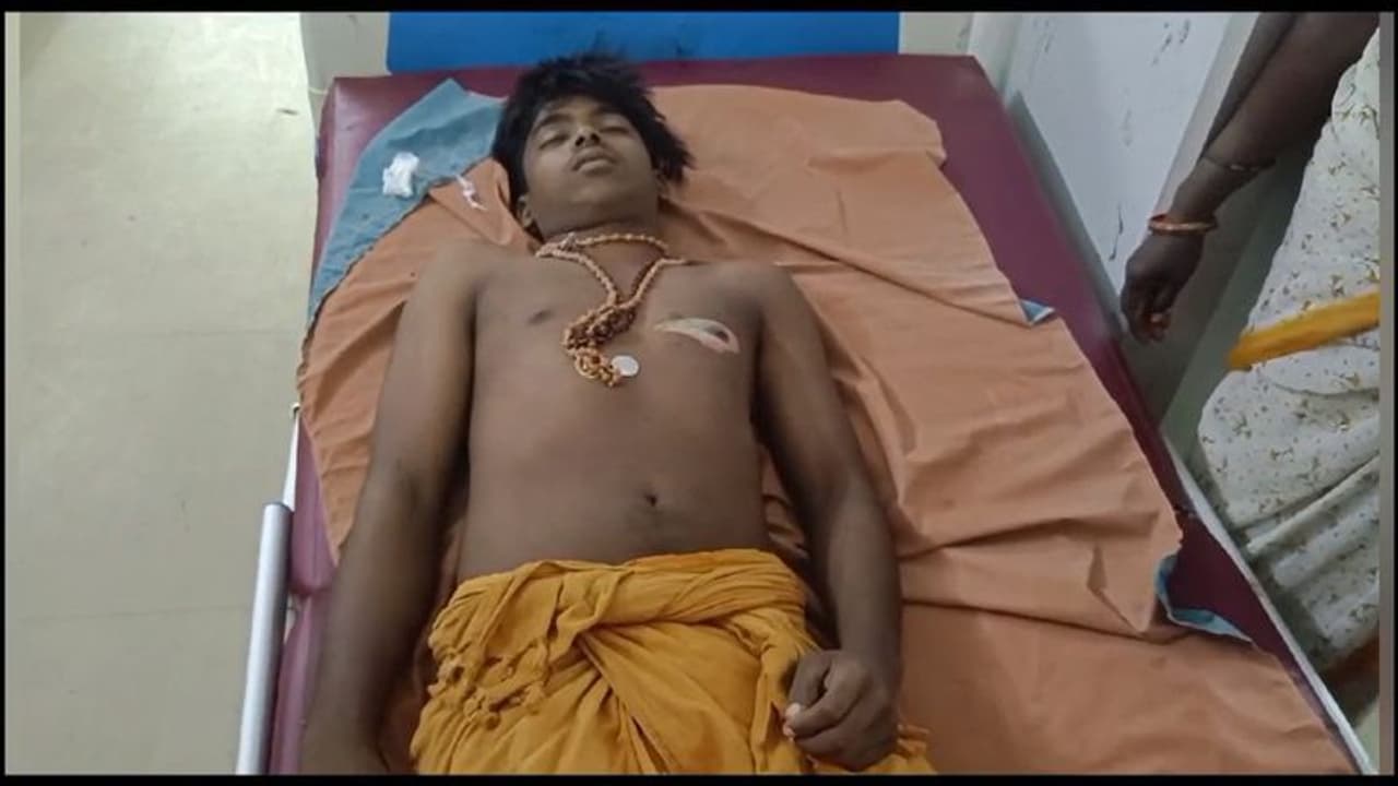 அயர்ன் பாக்சில் மின்சாரம் தாக்கி தூக்கி வீசப்பட்ட கல்லூரி மாணவன்; சீருடையை அயர்ன் செய்தபோது நேர்ந்த சோகம்