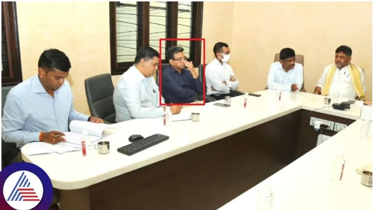 ರಾಮನಗರ, ಕನಕಪುರ ಮೆಡಿಕಲ್ ಕಾಲೇಜು ಸಭೆಯಲ್ಲಿ ಬಿಬಿಎಂಪಿ ಮುಖ್ಯ ಆಯುಕ್ತರಿಗೇನು ಕೆಲಸ? ರಾಮನಗರ, ಕನಕಪುರ ಮೆಡಿಕಲ್ ಕಾಲೇಜು ಸಭೆಯಲ್ಲಿ ಬಿಬಿಎಂಪಿ ಮುಖ್ಯ ಆಯುಕ್ತರಿಗೇನು ಕೆಲಸ?