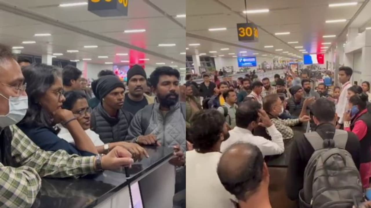 പൈലറ്റ് ജോലി കഴിഞ്ഞു പോയി, എയർ ഇന്ത്യ വിമാനം വൈകുന്നു, മലയാളികള് ദില്ലി വിമാനത്താവളത്തില് കുടുങ്ങി പൈലറ്റ് ജോലി കഴിഞ്ഞു പോയി, എയർ ഇന്ത്യ വിമാനം വൈകുന്നു, മലയാളികള് ദില്ലി വിമാനത്താവളത്തില് കുടുങ്ങി