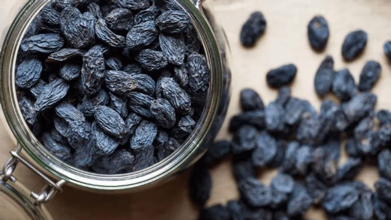 രാവിലെ വെറും വയറ്റിൽ കുതിർത്ത ഉണക്കമുന്തിരി കഴിക്കൂ; അറിയാം ഈ അഞ്ച് ഗുണങ്ങള്... രാവിലെ വെറും വയറ്റിൽ കുതിർത്ത ഉണക്കമുന്തിരി കഴിക്കൂ; അറിയാം ഈ അഞ്ച് ഗുണങ്ങള്...