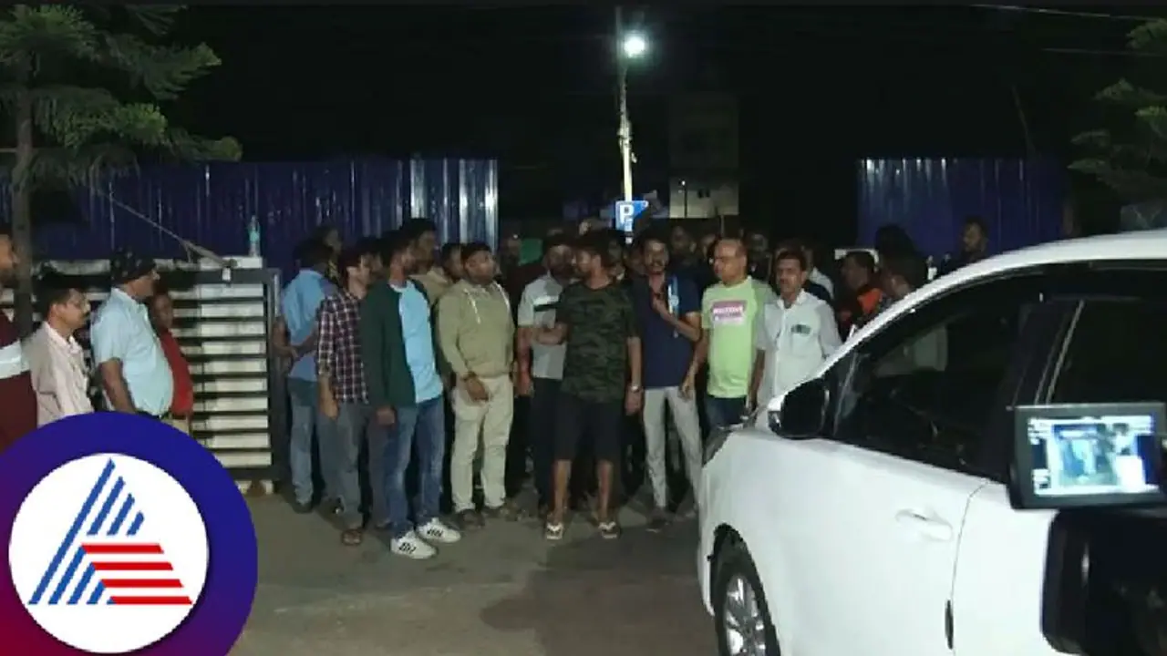 ಹೆಲ್ಮೆಟ್ ಹಾಕದ್ದಕ್ಕೆ ವಕೀಲನ ಮೇಲೆ ಹಲ್ಲೆ ಕೇಸ್ ; ಪ್ರತಿಭಟನೆ ಎಚ್ಚರಿಕೆ ಬೆನ್ನಲ್ಲೇ 6 ಪೊಲೀಸ್ ಸಿಬ್ಬಂದಿ ಅಮಾನತ್ತು! ಹೆಲ್ಮೆಟ್ ಹಾಕದ್ದಕ್ಕೆ ವಕೀಲನ ಮೇಲೆ ಹಲ್ಲೆ ಕೇಸ್ ; ಪ್ರತಿಭಟನೆ ಎಚ್ಚರಿಕೆ ಬೆನ್ನಲ್ಲೇ 6 ಪೊಲೀಸ್ ಸಿಬ್ಬಂದಿ ಅಮಾನತ್ತು!