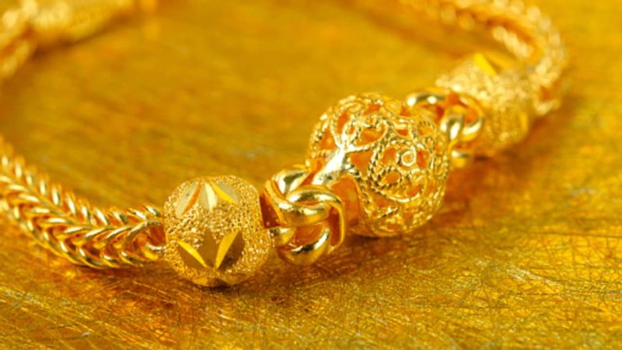 Gold Rate Today: സ്വർണവില കുറഞ്ഞു, പ്രതീക്ഷയിൽ സ്വർണാഭരണ പ്രേമികൾ; വിപണി നിരക്ക് അറിയാം Gold Rate Today: സ്വർണവില കുറഞ്ഞു, പ്രതീക്ഷയിൽ സ്വർണാഭരണ പ്രേമികൾ; വിപണി നിരക്ക് അറിയാം