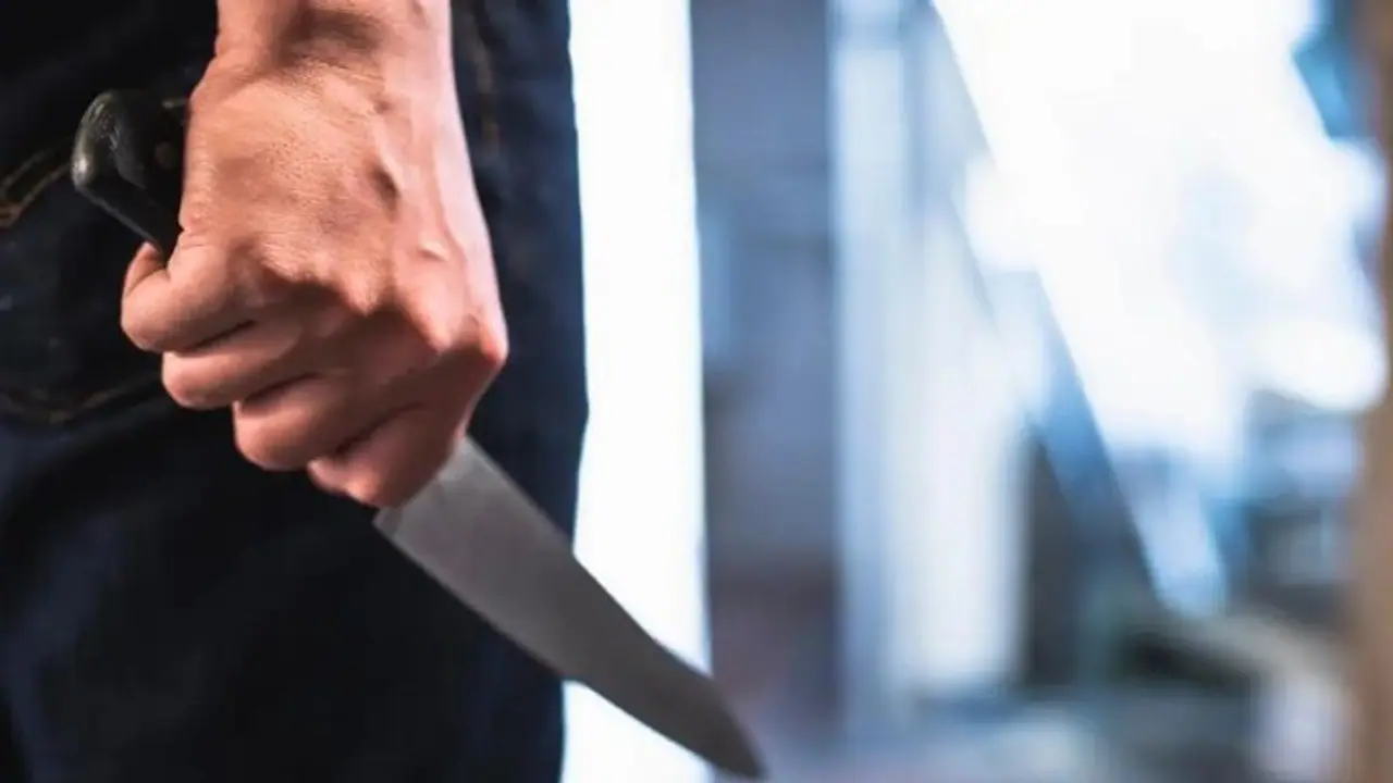 ಸಲಿಂಗಕಾಮಿ ಸಂಗಾತಿಯಿಂದ ಚಾಕು ಇರಿತ, ನಡುರಸ್ತೆಯಲ್ಲೇ ವಿದ್ಯಾರ್ಥಿ ಸಾವು ಸಲಿಂಗಕಾಮಿ ಸಂಗಾತಿಯಿಂದ ಚಾಕು ಇರಿತ, ನಡುರಸ್ತೆಯಲ್ಲೇ ವಿದ್ಯಾರ್ಥಿ ಸಾವು