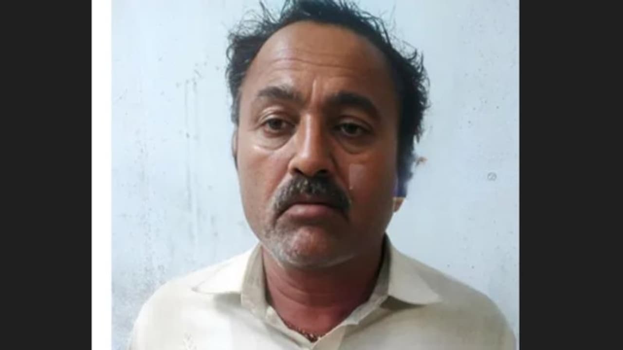 തോൾ സഞ്ചിയിലെന്താ? ബസിലെ ചെക്കിംഗിനിടെ പതുക്കെ മുങ്ങി, സംശയം തോന്നി പൊലീസ് പിന്നാലെ, താരാനാഥ് വടകരയിൽ പിടിയിൽ