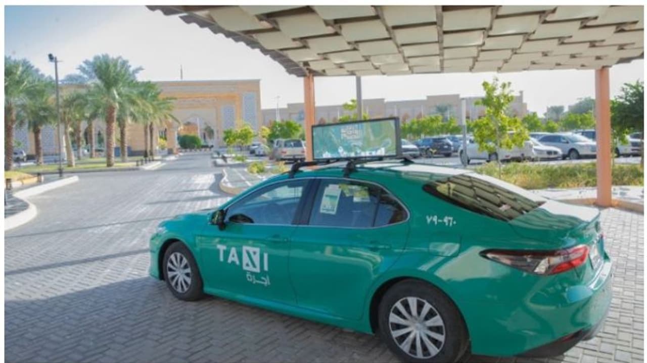 സൗദി അറേബ്യയിലെ ടാക്സികളിൽ സ്മാർട്ട് പരസ്യബോർഡുകൾ സൗദി അറേബ്യയിലെ ടാക്സികളിൽ സ്മാർട്ട് പരസ്യബോർഡുകൾ