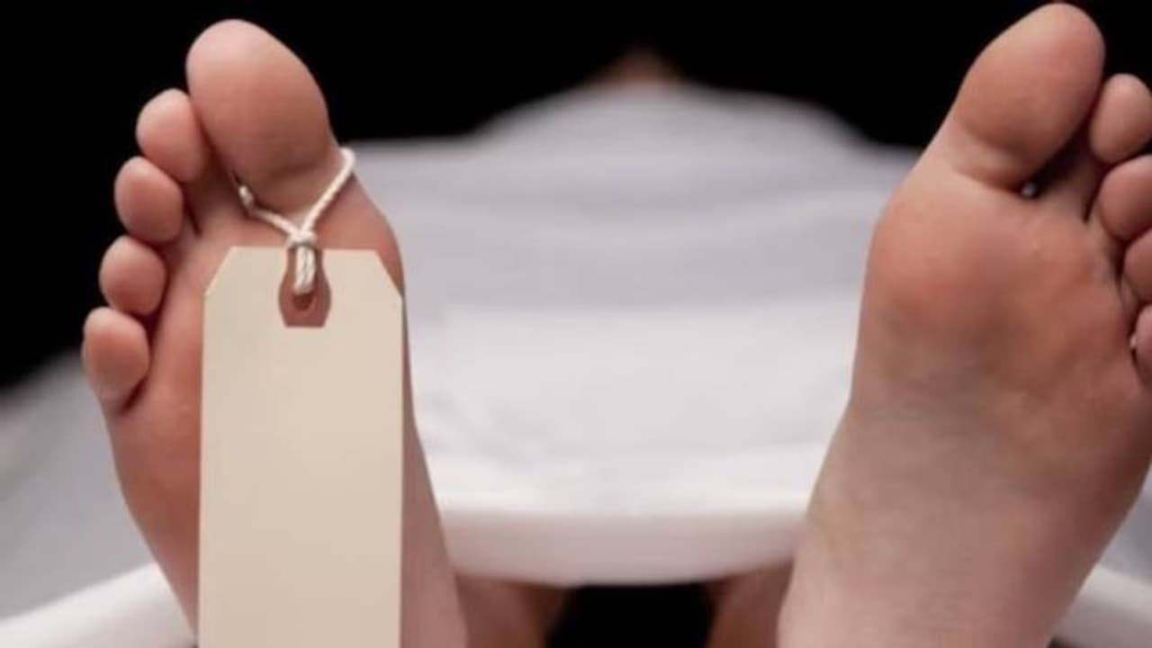 മൃതദേഹം ഏറ്റുവാങ്ങാൻ മോർച്ചറിയിലെത്തി, ബോഡിബാ​ഗ് തുറന്നപ്പോൾ ഞെട്ടിത്തരിച്ച് ശ്മശാനം ജീവനക്കാരൻ