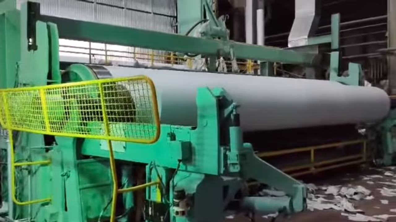 'യുദ്ധകാലാടിസ്ഥാനത്തിൽ നടത്തിയ പ്രവർത്തനം': കെപിപിഎല്ലിലെ ന്യൂസ് പ്രിന്റ് ഉല്‍പാദനം പുനരാരംഭിച്ചെന്ന് മന്ത്രി