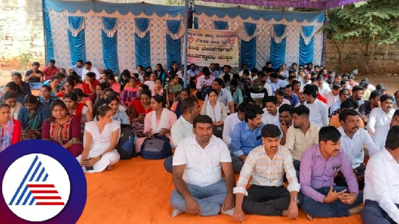 ಪ್ರತಿಭಟಿಸಿದ್ದಕ್ಕೆ ಇಲಾಖೆ ನೋಟಿಸ್: ಡಯಾಲಿಸಿಸ್ ನೌಕರರ ಆಕ್ರೋಶ ಪ್ರತಿಭಟಿಸಿದ್ದಕ್ಕೆ ಇಲಾಖೆ ನೋಟಿಸ್: ಡಯಾಲಿಸಿಸ್ ನೌಕರರ ಆಕ್ರೋಶ