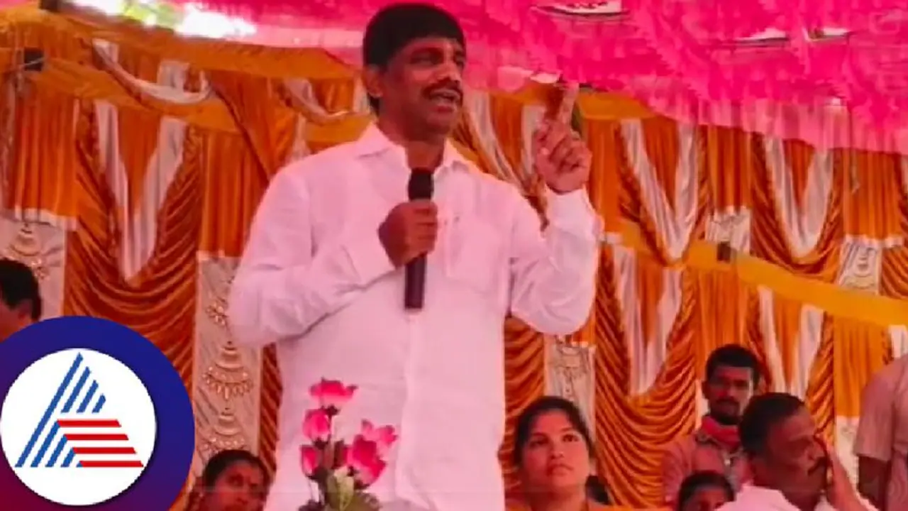 ನೀನು ಎಷ್ಟು ಟ್ಯಾಕ್ಸ್ ಕಟ್ಟುತ್ತಿದ್ದೀಯ ಹೇಳು; ಬರಪರಿಹಾರ ಕೇಳಿದ ರೈತನ ಮೇಲೆ ಸಂಸದ ಡಿ.ಕೆ.ಸುರೇಶ್ ಗರಂ! ನೀನು ಎಷ್ಟು ಟ್ಯಾಕ್ಸ್ ಕಟ್ಟುತ್ತಿದ್ದೀಯ ಹೇಳು; ಬರಪರಿಹಾರ ಕೇಳಿದ ರೈತನ ಮೇಲೆ ಸಂಸದ ಡಿ.ಕೆ.ಸುರೇಶ್ ಗರಂ!