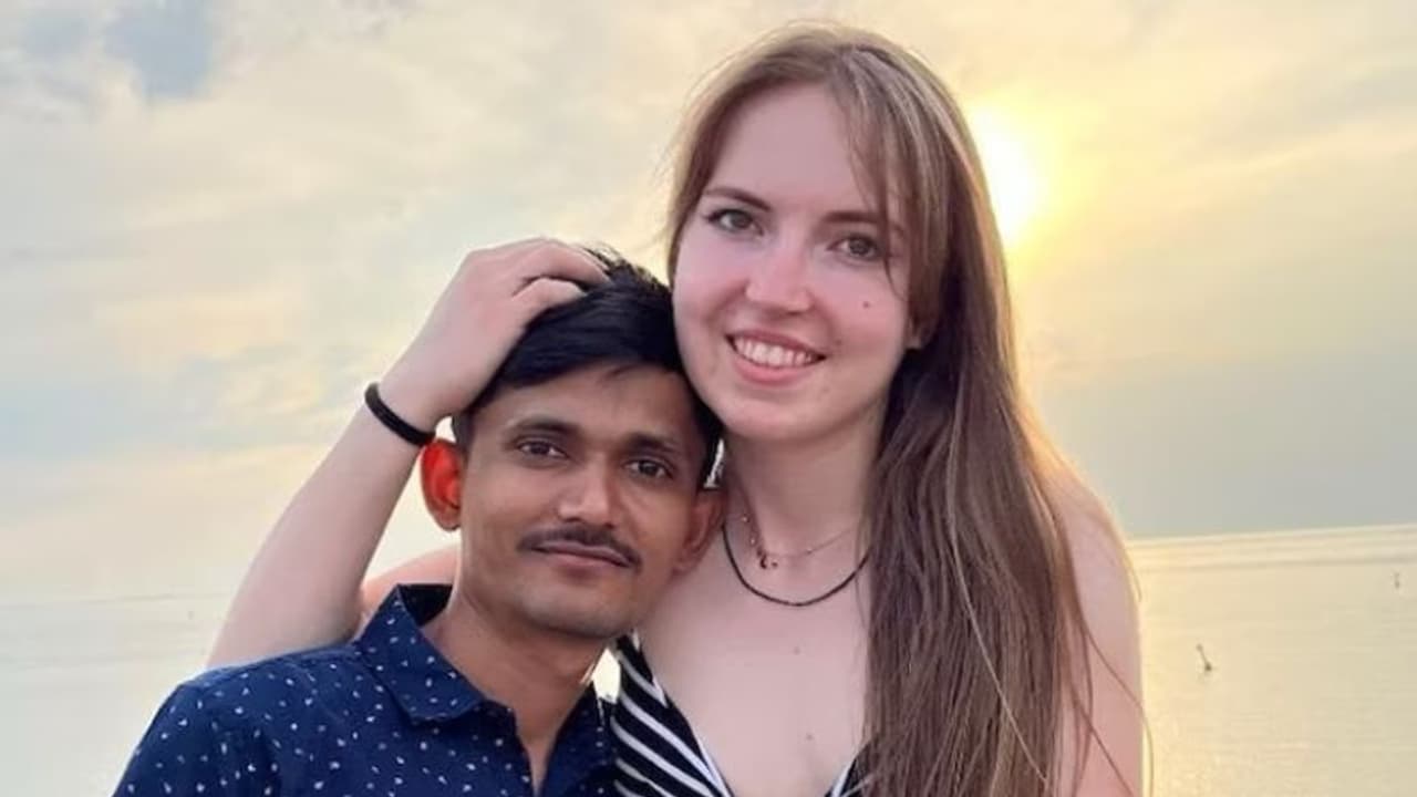 അതിര്ത്തി കടന്നൊരു പ്രണയം; നെതര്ലാന്റില് നിന്ന് ഗബ്രിയേല പറന്നെത്തി, യുപിയില് താലി കെട്ട്... അതിര്ത്തി കടന്നൊരു പ്രണയം; നെതര്ലാന്റില് നിന്ന് ഗബ്രിയേല പറന്നെത്തി, യുപിയില് താലി കെട്ട്...