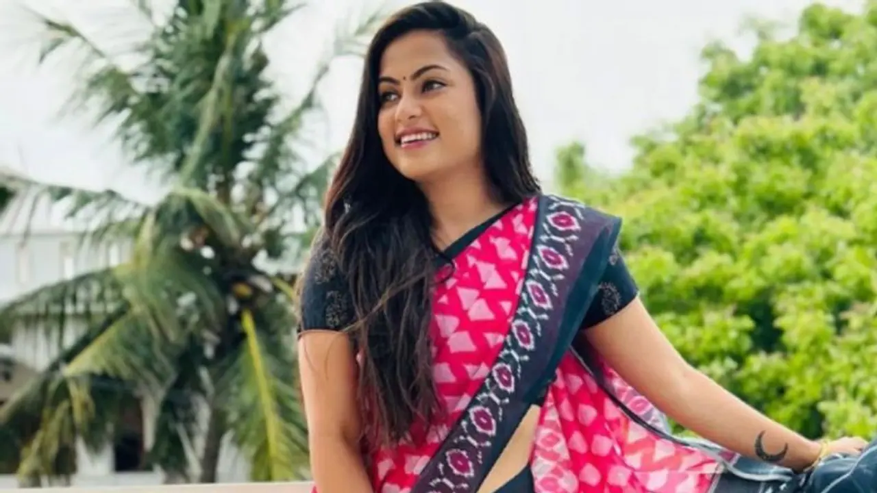 யாரு நம்ம எதிர்நீச்சல் மதுமிதாவா? அளவான கிளாமரில்.. Bestieயுடன் தாய்லாந்து பீச்சில் செம டான்ஸ் வைரல் வீடியோ! யாரு நம்ம எதிர்நீச்சல் மதுமிதாவா? அளவான கிளாமரில்.. Bestieயுடன் தாய்லாந்து பீச்சில் செம டான்ஸ் வைரல் வீடியோ!