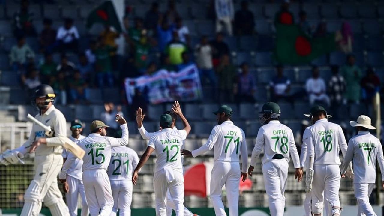 ചരിത്രം കുറിച്ച് ബംഗ്ലാ കടുവകള്! കിവീസിനെതിരെ സ്വന്തം മണ്ണില് ആദ്യ ടെസ്റ്റ് വിജയം; തകര്ത്തത് 150 റണ്സിന് ചരിത്രം കുറിച്ച് ബംഗ്ലാ കടുവകള്! കിവീസിനെതിരെ സ്വന്തം മണ്ണില് ആദ്യ ടെസ്റ്റ് വിജയം; തകര്ത്തത് 150 റണ്സിന്