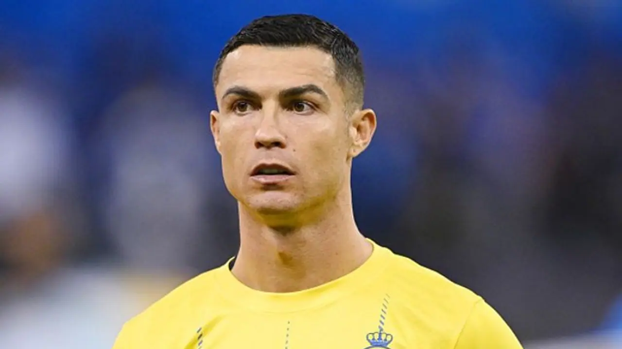 WATCH: Cristiano Ronaldo walks off to chants of 'Messi, Messi' as Al Nassr lose 0 3 to Al Hilal WATCH: Cristiano Ronaldo walks off to chants of 'Messi, Messi' as Al Nassr lose 0 3 to Al Hilal