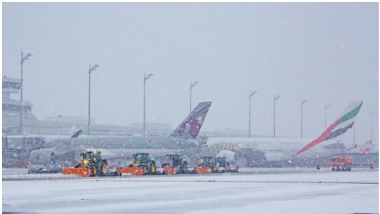 കനത്ത മഞ്ഞുവീഴ്ച; 320 വിമാനങ്ങൾ റദ്ദാക്കി, മ്യൂണിക് വിമാനത്താവളത്തിൻറെ പ്രവര്ത്തനം നിർത്തിവെച്ചു, കനത്ത മഞ്ഞുവീഴ്ച; 320 വിമാനങ്ങൾ റദ്ദാക്കി, മ്യൂണിക് വിമാനത്താവളത്തിൻറെ പ്രവര്ത്തനം നിർത്തിവെച്ചു,