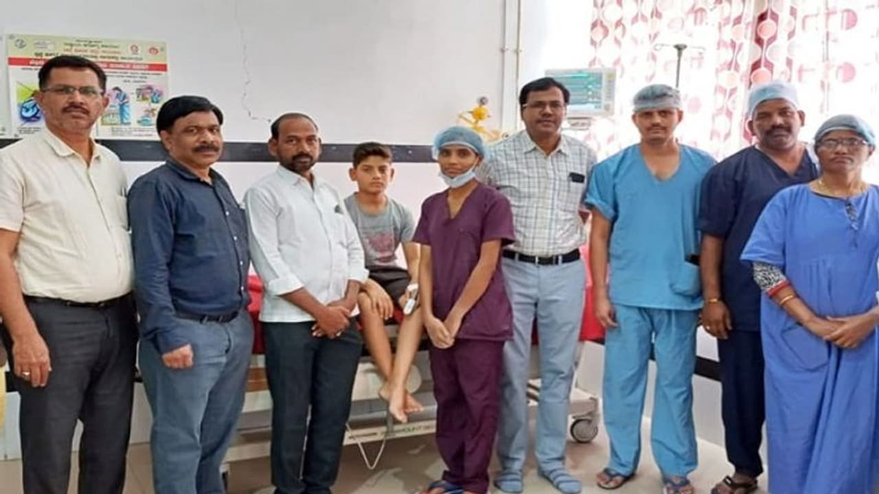 ರಾಯಚೂರು: ಶ್ವಾಸಕೋಶದಿಂದ ಗುಂಡು ಸೂಜಿ ಹೊರ ತೆಗೆದ ರಿಮ್ಸ್ ವೈದ್ಯರು, ಬಾಲಕನಿಗೆ ಪುನರ್ಜನ್ಮ..! ರಾಯಚೂರು: ಶ್ವಾಸಕೋಶದಿಂದ ಗುಂಡು ಸೂಜಿ ಹೊರ ತೆಗೆದ ರಿಮ್ಸ್ ವೈದ್ಯರು, ಬಾಲಕನಿಗೆ ಪುನರ್ಜನ್ಮ..!