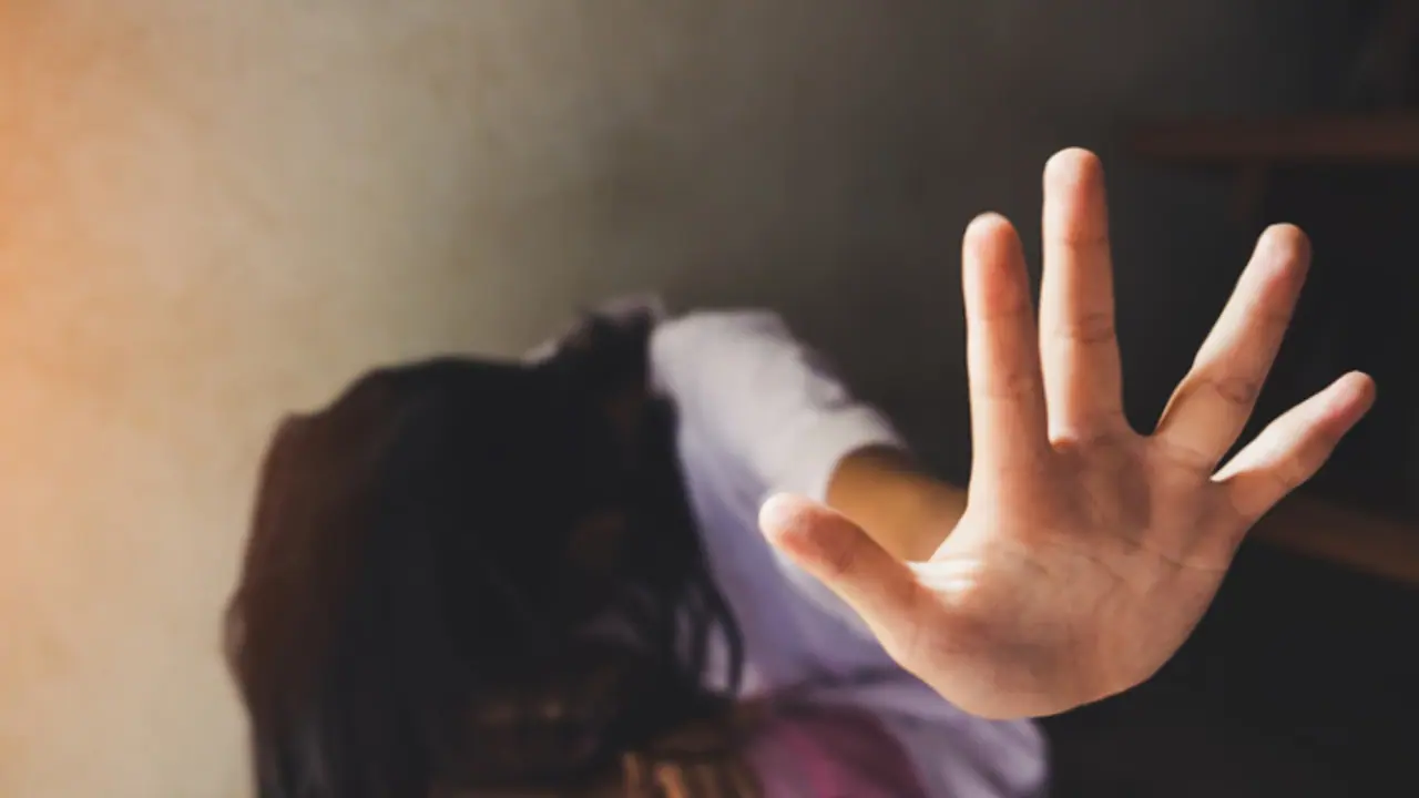 ಬೆಂಗಳೂರು: ಖಾಸಗಿ ಕಂಪನಿ ಟೆಕ್ಕಿ ಮೇಲೆ ನಡೆದಿದ್ಯಾ ಗ್ಯಾಂಗ್ ರೇಪ್? ಬೆಂಗಳೂರು: ಖಾಸಗಿ ಕಂಪನಿ ಟೆಕ್ಕಿ ಮೇಲೆ ನಡೆದಿದ್ಯಾ ಗ್ಯಾಂಗ್ ರೇಪ್?