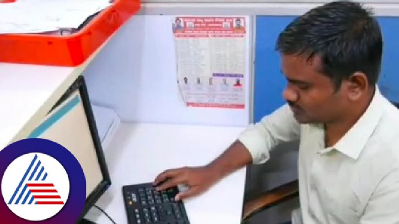 ಕಣ್ಣು ಕಾಣದಿದ್ರೂ ಲೆಕ್ಕಪತ್ರದ ಜೊತೆ ಸರ್ಕಾರಿ ನೌಕರಿ ಮಾಡುತ್ತ ಅಂಗವಿಕಲರಿಗೆ ಮಾದರಿಯಾದ ದಿಲೀಪ್! 