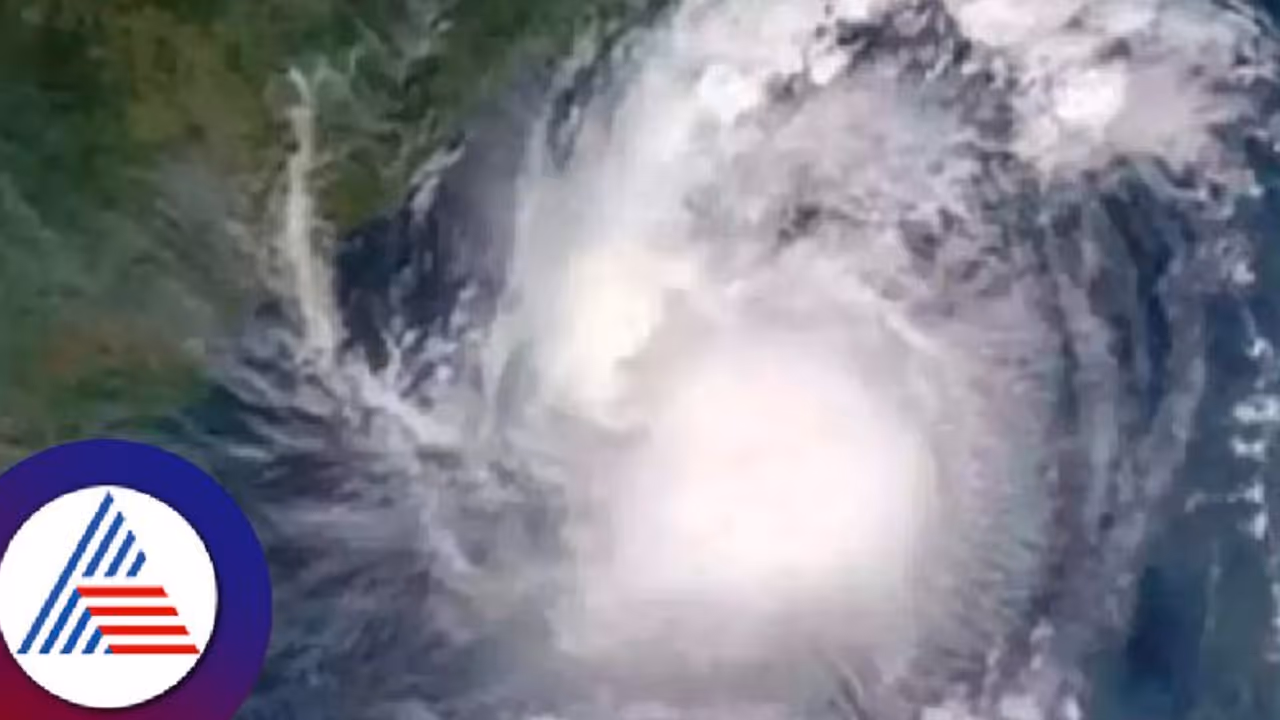 ಮೈಚುಂಗ್ ಚಂಡಮಾರುತ ಎಫೆಕ್ಟ್; ಕರ್ನಾಟಕದಲ್ಲೂ ಇನ್ನೆರಡು ದಿನ ಭಾರೀ ಮಳೆ ಸಾಧ್ಯತೆ! ಮೈಚುಂಗ್ ಚಂಡಮಾರುತ ಎಫೆಕ್ಟ್; ಕರ್ನಾಟಕದಲ್ಲೂ ಇನ್ನೆರಡು ದಿನ ಭಾರೀ ಮಳೆ ಸಾಧ್ಯತೆ!