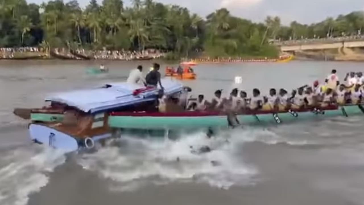 ആർപ്പോ ഇർറോ...ആരവം മുഴക്കി തുഴഞ്ഞ് വരവെ ചുണ്ടൻ ഇടിച്ച് കയറിയത് ബോട്ടിലേക്ക്; ചുണ്ട് ഒടിഞ്ഞു, ഡ്രൈവർ അറസ്റ്റിൽ ആർപ്പോ ഇർറോ...ആരവം മുഴക്കി തുഴഞ്ഞ് വരവെ ചുണ്ടൻ ഇടിച്ച് കയറിയത് ബോട്ടിലേക്ക്; ചുണ്ട് ഒടിഞ്ഞു, ഡ്രൈവർ അറസ്റ്റിൽ