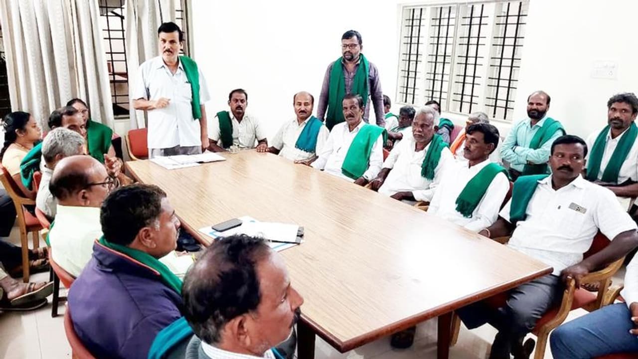  ಬೆಂಗಳೂರಿನಲ್ಲಿ ರಾಷ್ಟ್ರೀಯ ರೈತರ ಮಹಾ ಅಧಿವೇಶನ ಉದ್ಯಮಿಗಳ ರೀತಿ ರೈತರ ಸಾಲ ಮನ್ನಾ ಮಾಡಲು ಆಗ್ರಹ