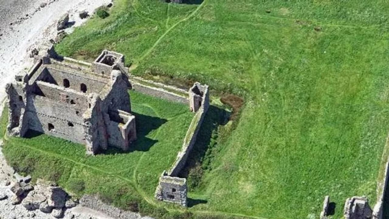 ബിയർ അഭിഷേകം നടത്തി കിരീടധാരണം, 10 പേർ മാത്രമുള്ള കുഞ്ഞൻ ദ്വീപും അവരുടെ രാജാവും ബിയർ അഭിഷേകം നടത്തി കിരീടധാരണം, 10 പേർ മാത്രമുള്ള കുഞ്ഞൻ ദ്വീപും അവരുടെ രാജാവും