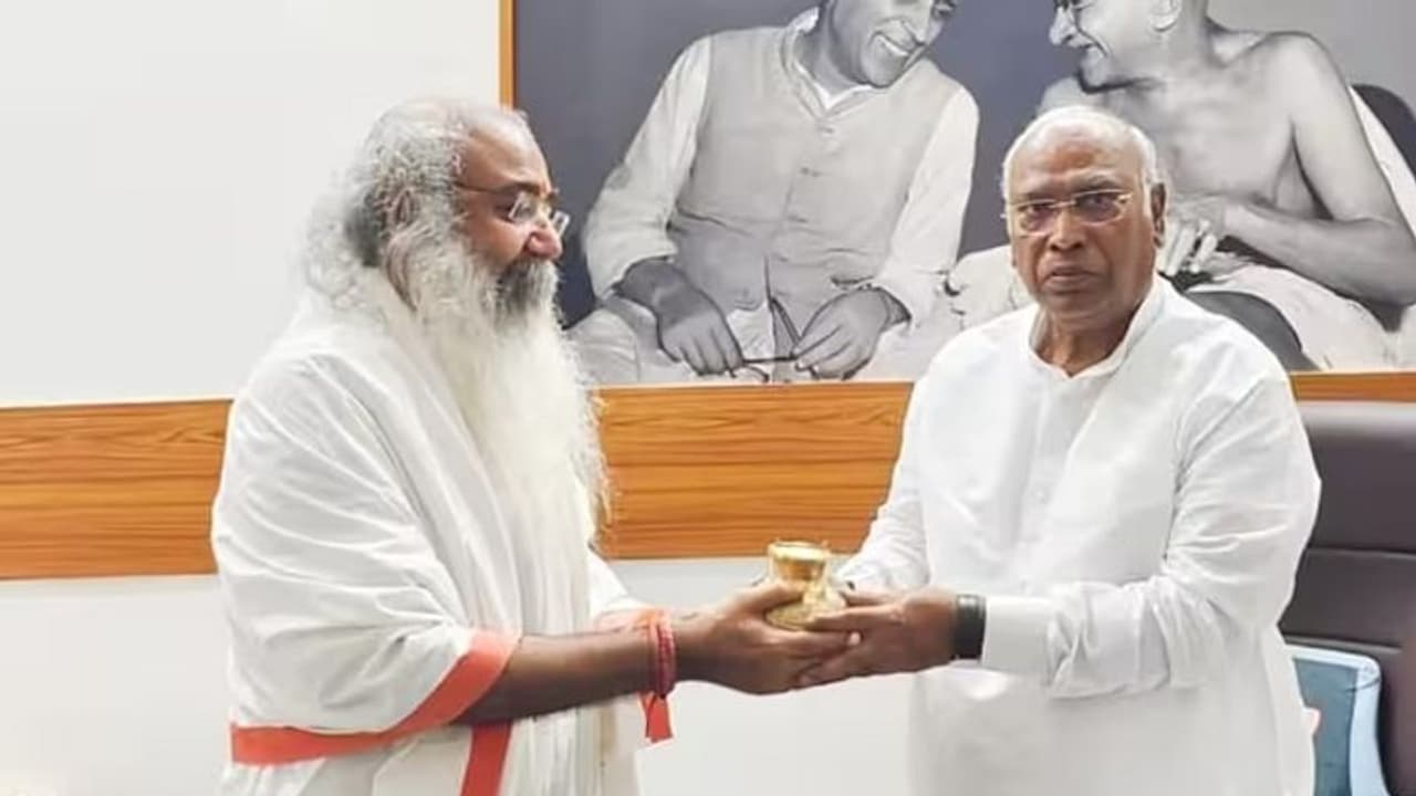 ಸನಾತನ ವಿರೋಧಿಸಿ ಭಾರತದಲ್ಲಿ ರಾಜಕಾರಣ ಮಾಡಲು ಸಾಧ್ಯವಿಲ್ಲ, ಸೋಲಿನ ನಂತರ ಕಾಂಗ್ರೆಸ್ ನಾಯಕನ ಮಾತು! ಸನಾತನ ವಿರೋಧಿಸಿ ಭಾರತದಲ್ಲಿ ರಾಜಕಾರಣ ಮಾಡಲು ಸಾಧ್ಯವಿಲ್ಲ, ಸೋಲಿನ ನಂತರ ಕಾಂಗ್ರೆಸ್ ನಾಯಕನ ಮಾತು!