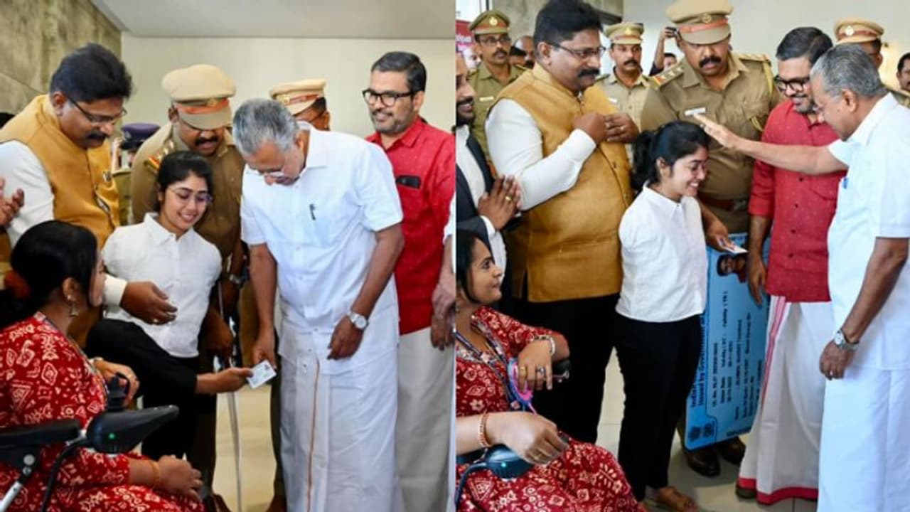 'ഏഷ്യയിലാദ്യം'; ഇരു കൈകളുമില്ല, കാലുകൾ കൊണ്ട് വാഹനമോടിച്ച് ലൈസൻസ് നേടി ജിലുമോൾ, മുഖ്യമന്ത്രി ലൈസൻസ് കൈമാറി 'ഏഷ്യയിലാദ്യം'; ഇരു കൈകളുമില്ല, കാലുകൾ കൊണ്ട് വാഹനമോടിച്ച് ലൈസൻസ് നേടി ജിലുമോൾ, മുഖ്യമന്ത്രി ലൈസൻസ് കൈമാറി