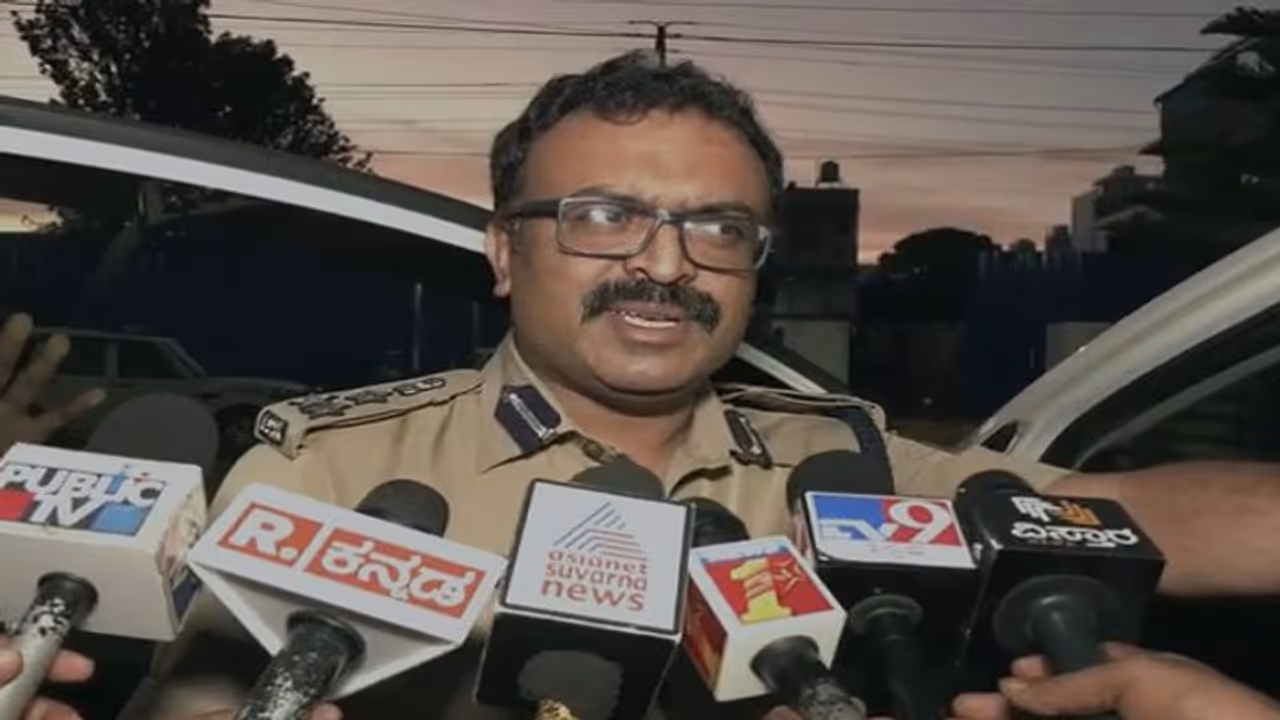 ಚಿಕ್ಕಮಗಳೂರು: ವಕೀಲರು V/S ಪೊಲೀಸರ ಜಟಾಪಟಿ ತಾರಕಕ್ಕೆ, ಸಿಐಡಿ ತನಿಖೆಗೆ ತೀರ್ಮಾನ ಚಿಕ್ಕಮಗಳೂರು: ವಕೀಲರು V/S ಪೊಲೀಸರ ಜಟಾಪಟಿ ತಾರಕಕ್ಕೆ, ಸಿಐಡಿ ತನಿಖೆಗೆ ತೀರ್ಮಾನ