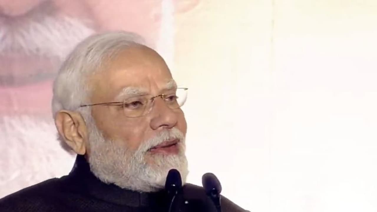 எதிரிகளிடம் உஷாரா இருங்க... 70 வருஷ பழக்கம் ஈஸியா போகாது... காங்கிரஸை பொளந்து கட்டிய பிரதமர் மோடி! எதிரிகளிடம் உஷாரா இருங்க... 70 வருஷ பழக்கம் ஈஸியா போகாது... காங்கிரஸை பொளந்து கட்டிய பிரதமர் மோடி!