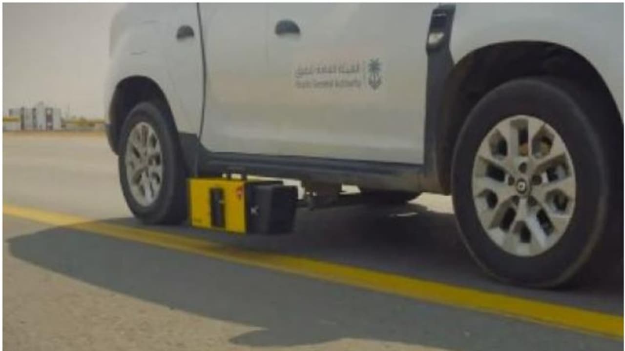 റോഡുകളുടെ തകരാറുകള് കണ്ടെത്തി അറ്റകുറ്റപ്പണി നടത്താൻ നൂത മൊബൈല് സാങ്കേതിക സംവിധാനം, ഗൾഫിൽ ആദ്യം റോഡുകളുടെ തകരാറുകള് കണ്ടെത്തി അറ്റകുറ്റപ്പണി നടത്താൻ നൂത മൊബൈല് സാങ്കേതിക സംവിധാനം, ഗൾഫിൽ ആദ്യം